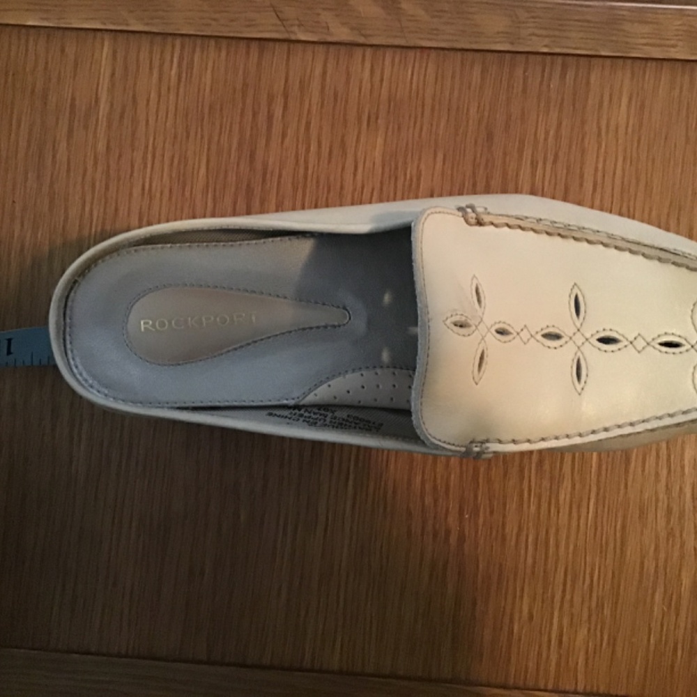 Women’s Rockport Leather shoe(off white color) - Picture 9 of 11